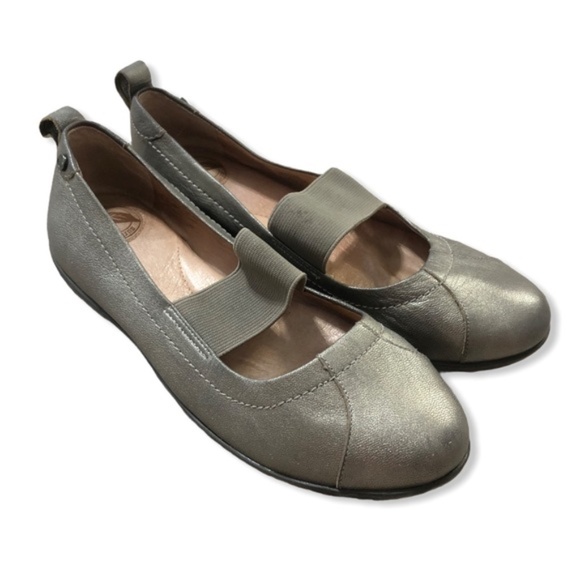 Mary Jane Flats Elastic Strap Pewter Leather Cushioned Size 6 - Picture 1 of 11
